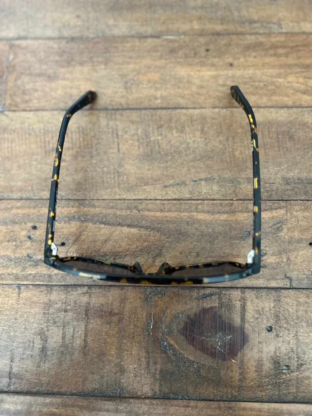 New Quay On The Fly Sunglasses w/Tortoiseshell Frame w/Smoke Polarized Lens&Case